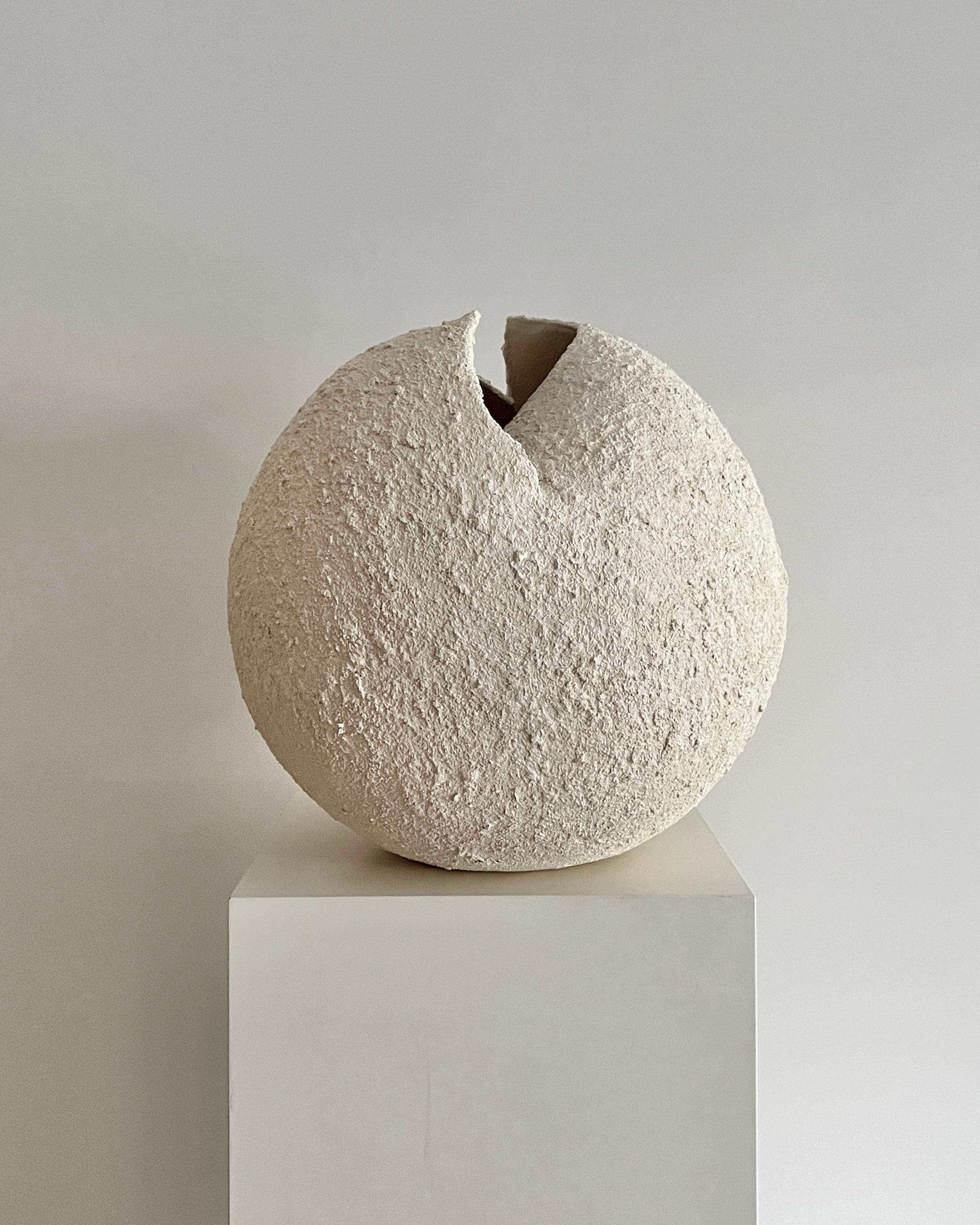 Grain Sculpture by Laura Pasquino
One of a Kind
Dimensions: D 37 cm x H 38 cm
Material: Ceramic
Finishing: Textured, Unglazed
Artist stamp on the bottom
 
Laura Pasquino
Incorporating references from ancient Korean ceramics as well as principles of
