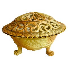 Grainger and Co. Worcester Potpourri with Intricate Reticulated Cover & Paw Feet