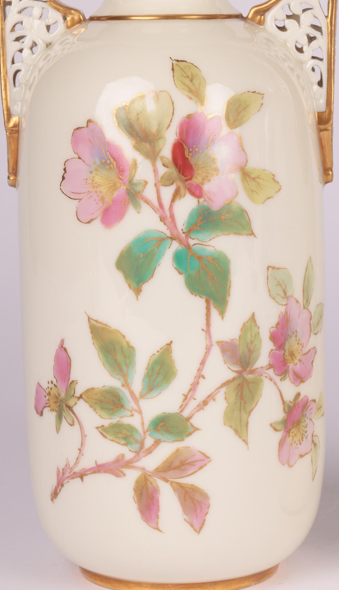 Grainger Worcester Pair Floral Painted Twin Handle Vasen  im Angebot 4