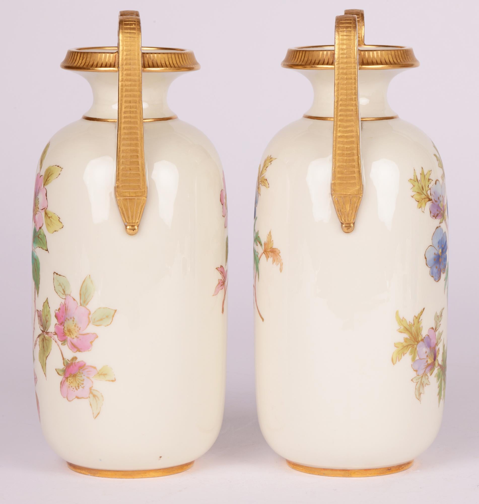 Grainger Worcester Pair Floral Painted Twin Handle Vasen  im Angebot 5