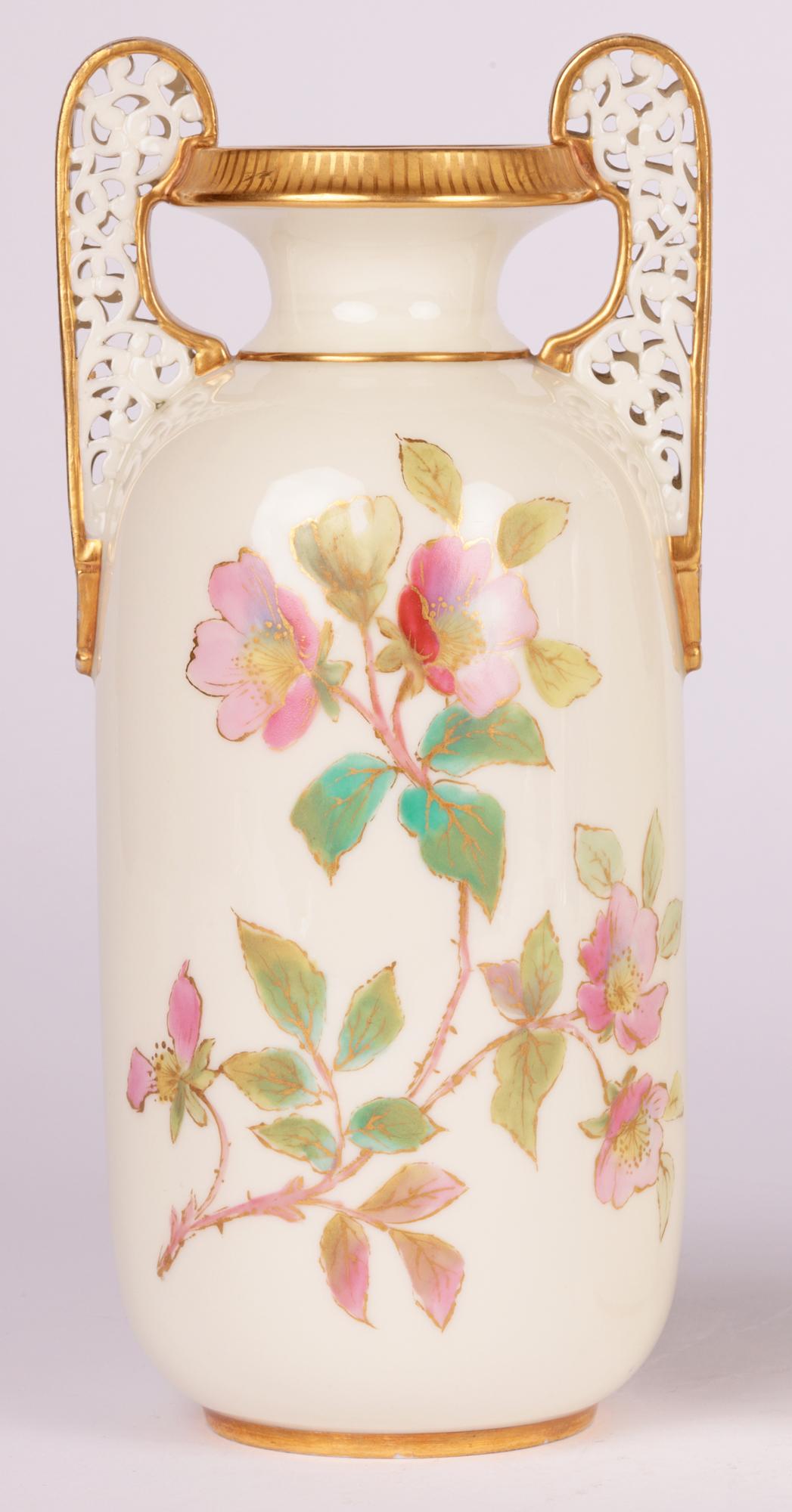 Grainger Worcester Pair Floral Painted Twin Handle Vasen  (Viktorianisch) im Angebot