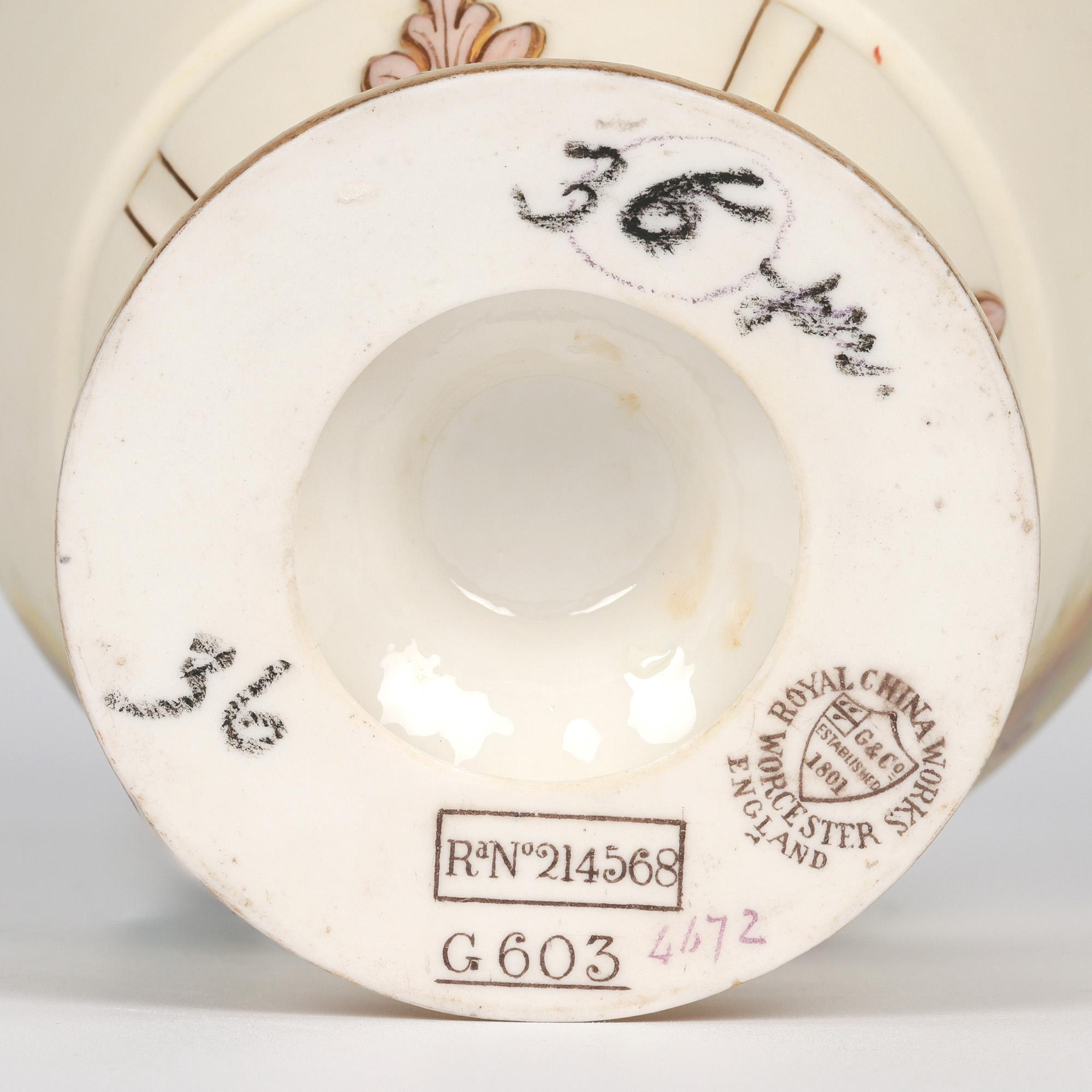 Vaso per bestiame da pascolo in porcellana di Grainger Worcester dipinto a mano in vendita 6