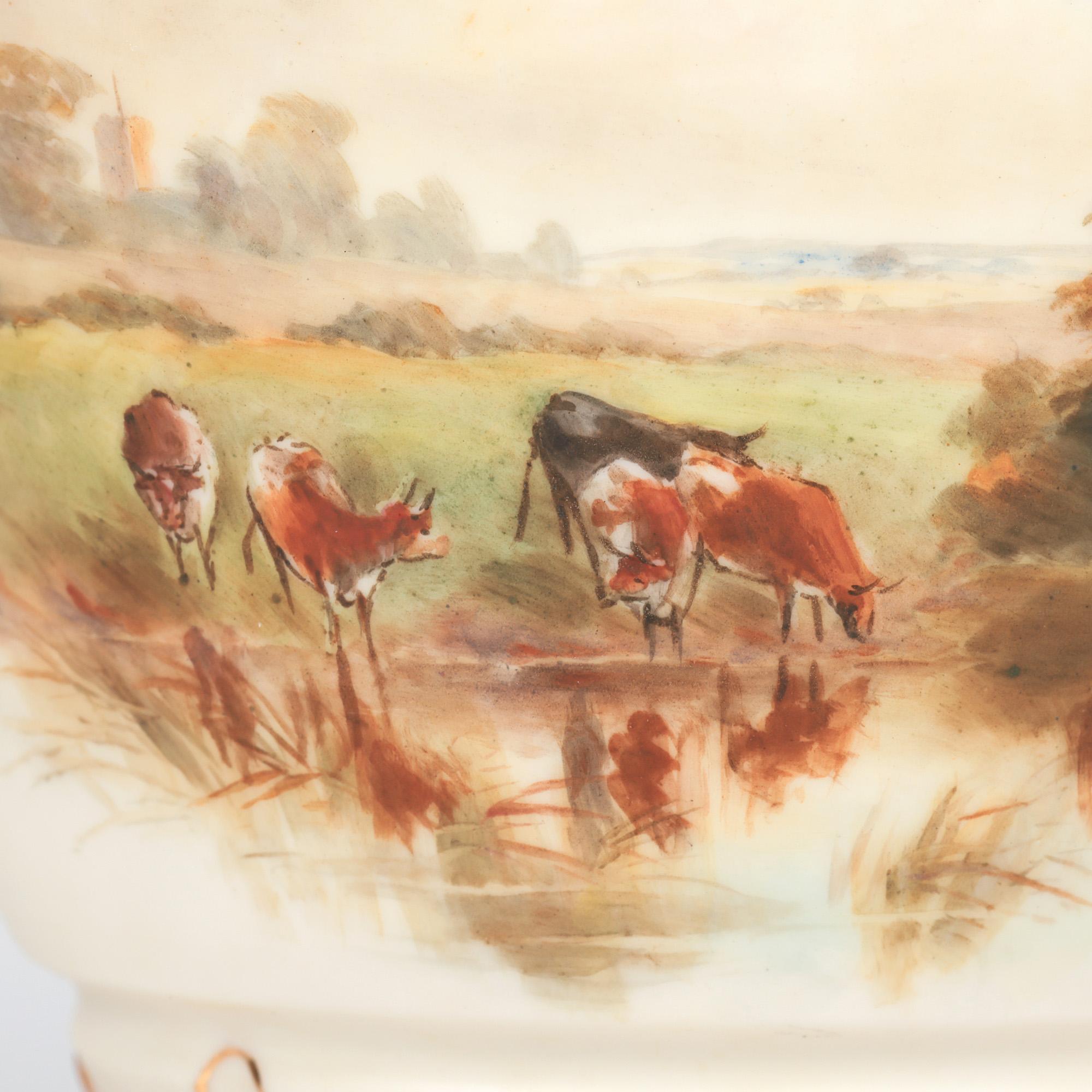 Dorato Vaso per bestiame da pascolo in porcellana di Grainger Worcester dipinto a mano in vendita