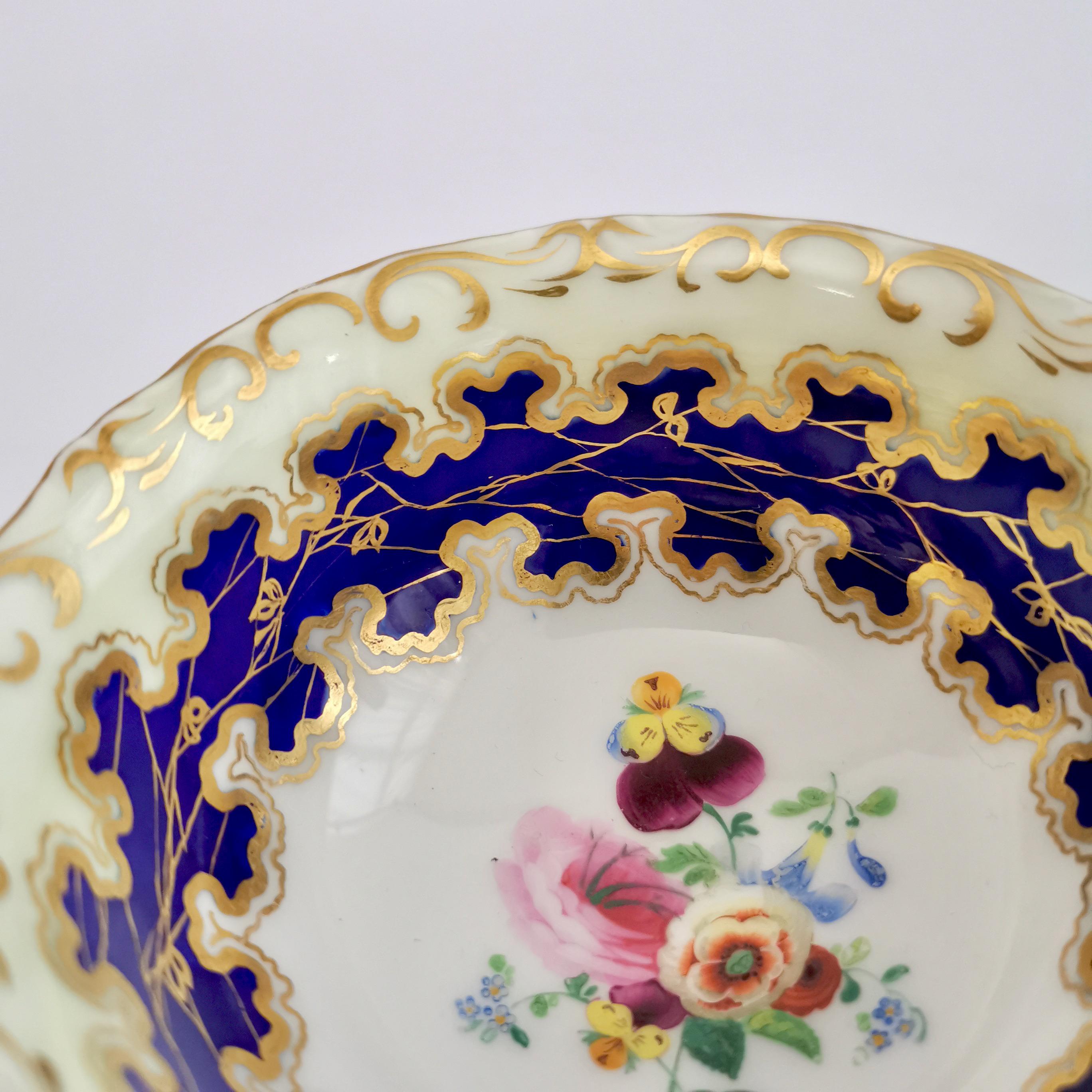 Grainger Worcester Porcelain Teacup, Cobalt Blue, Gilt and Flowers, circa 1840 3