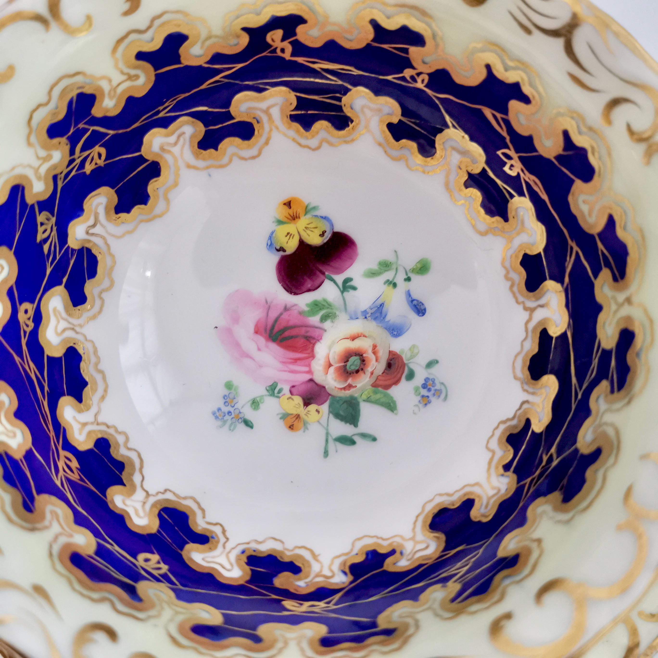 Hand-Painted Grainger Worcester Porcelain Teacup, Cobalt Blue, Gilt and Flowers, circa 1840
