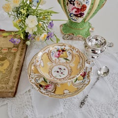 Grainger Worcester Teacup, Yellow, Gilt and Flowers, Rococo Revival, circa 1835