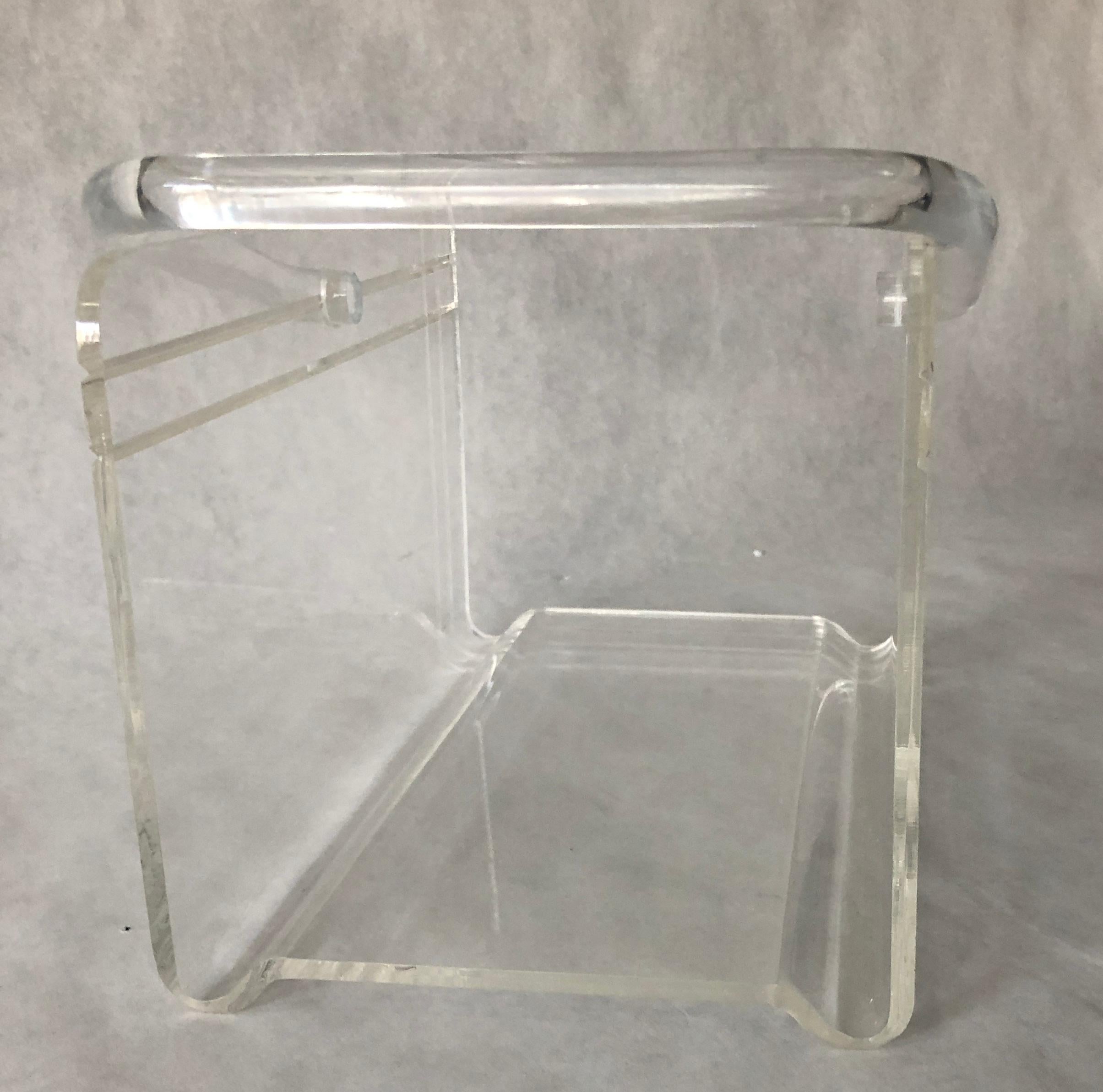 Grainware Clear Lucite or Acrylic Magazine Rack / Caddy / Holder with Handle For Sale 6