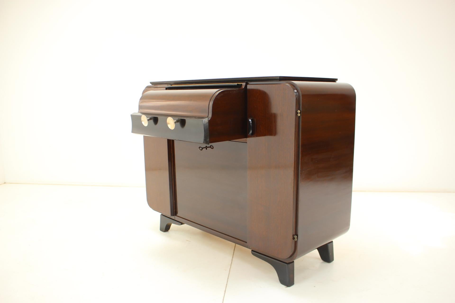 Gramophone Cabinet Designed by Jindřich Halabala, 1950's For Sale 4