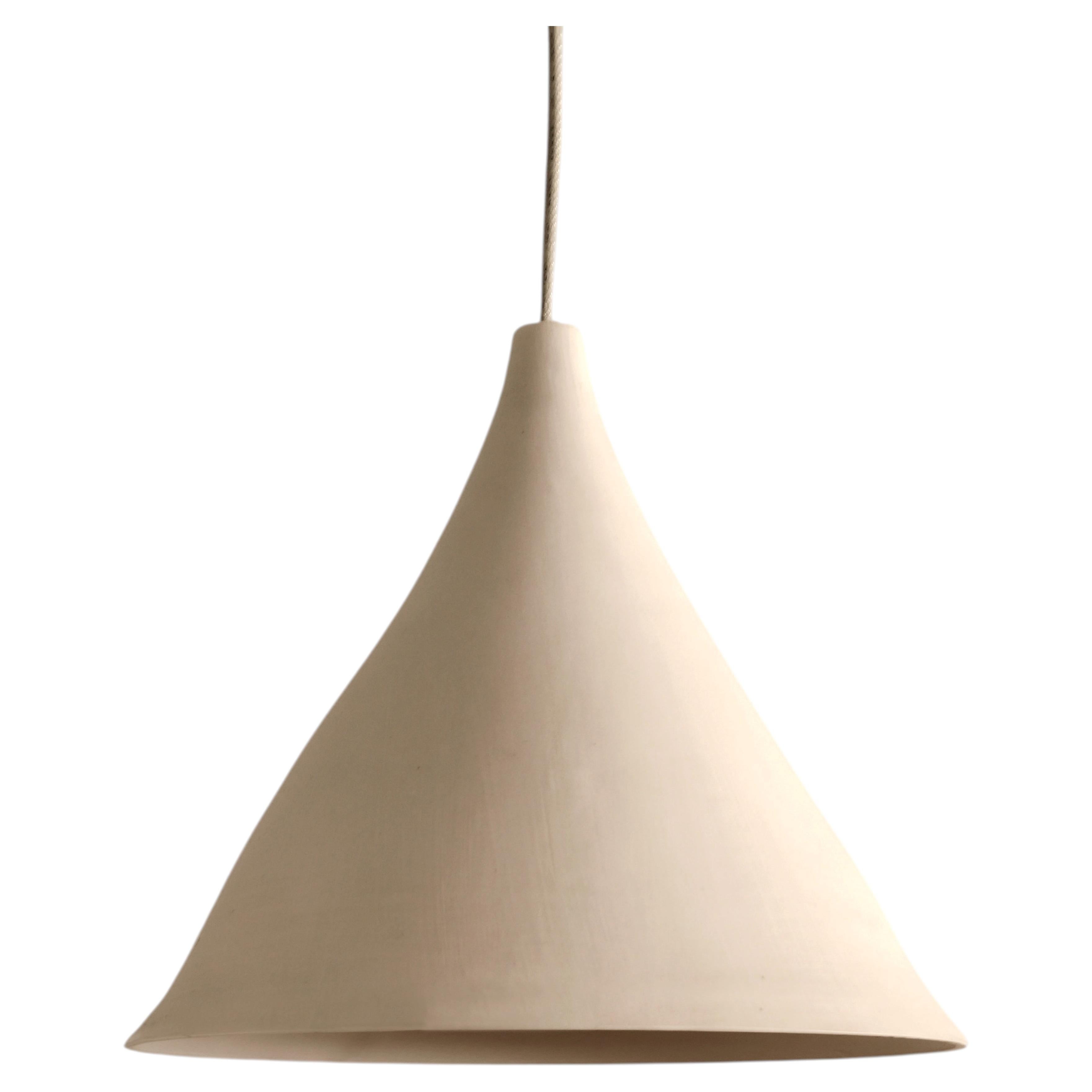 Ciondolo a forma di grammofono: lampada da 7" in porcellana, ceramica fatta a mano, luce calda e d'atmosfera in vendita