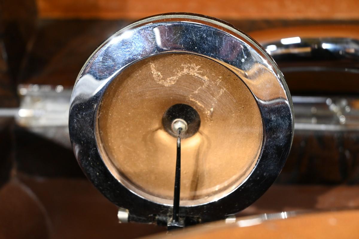 “Pathé Olotonal” Portable Gramophone – 1930 4