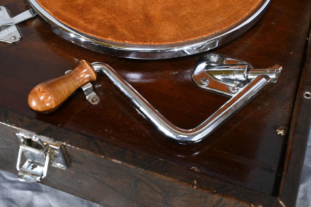 “Pathé Olotonal” Portable Gramophone – 1930 5