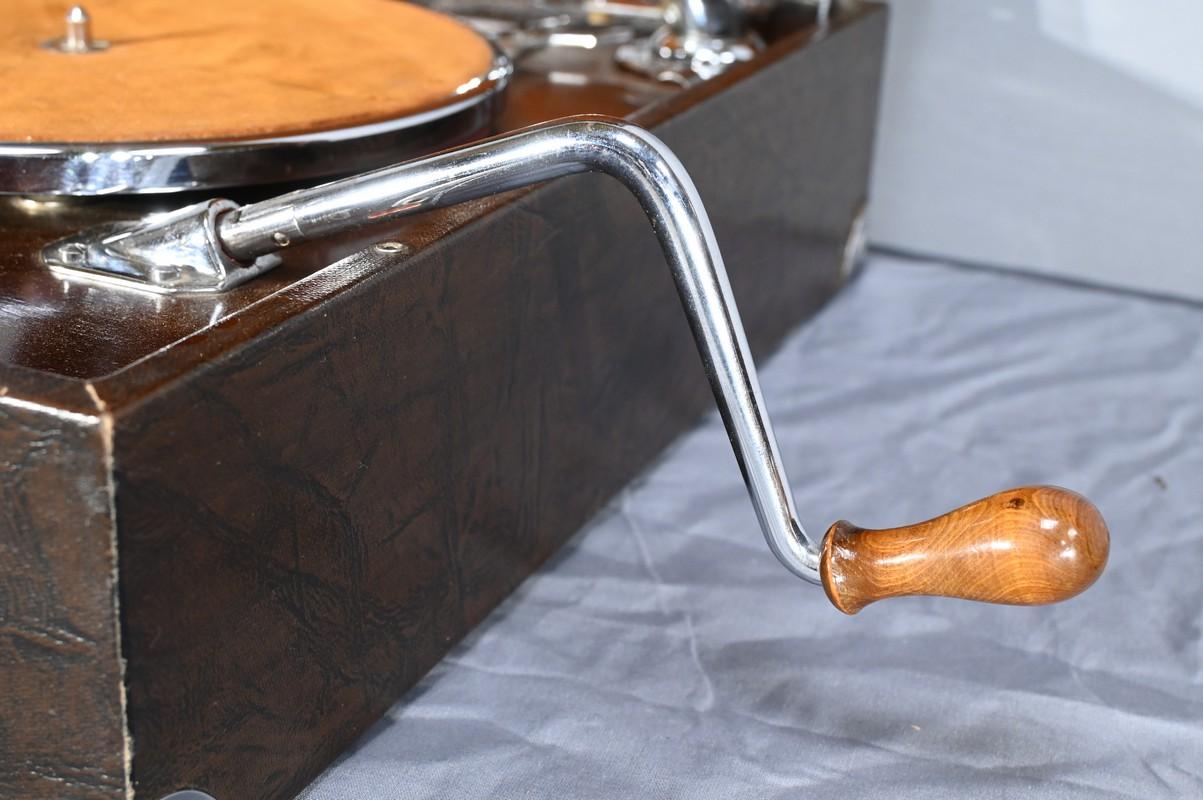 “Pathé Olotonal” Portable Gramophone – 1930 6