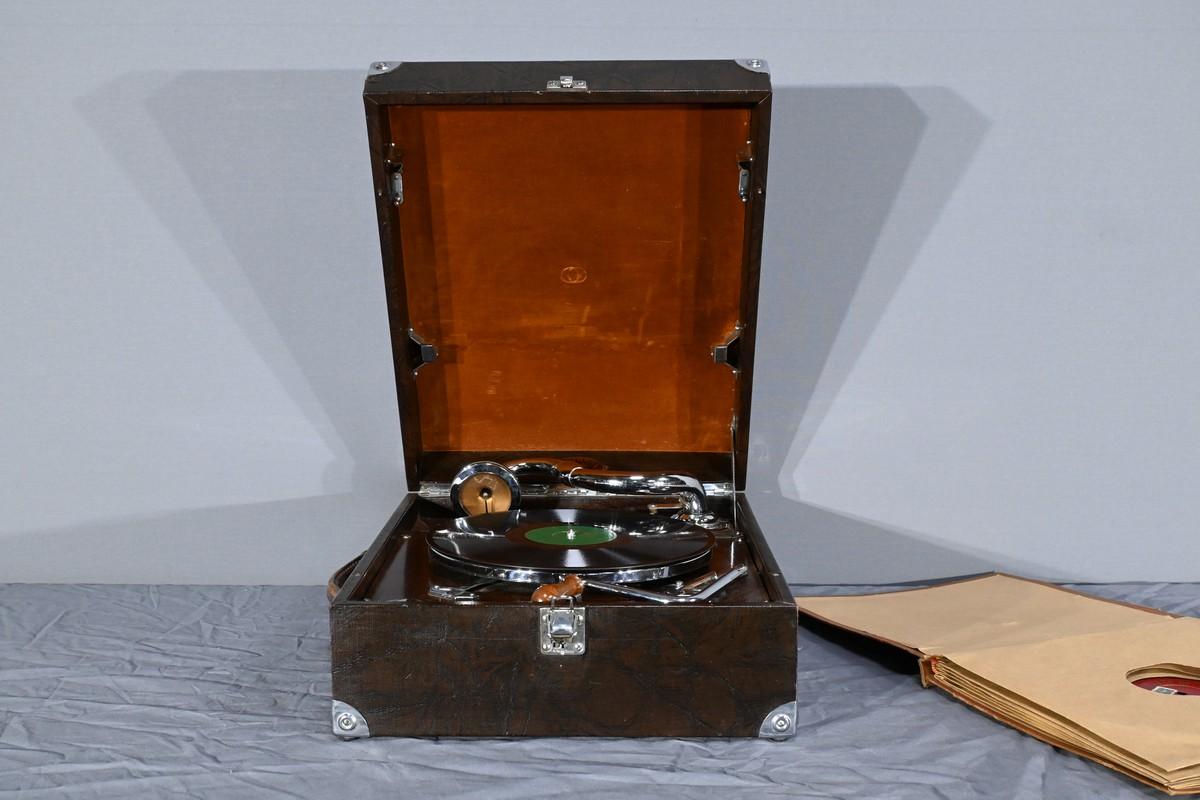 “Pathé Olotonal” Portable Gramophone – 1930 1