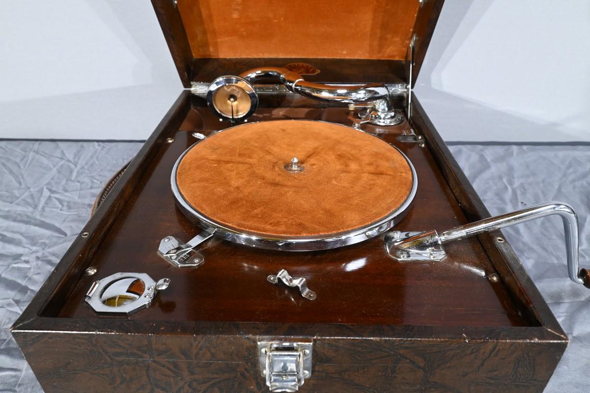“Pathé Olotonal” Portable Gramophone – 1930 3