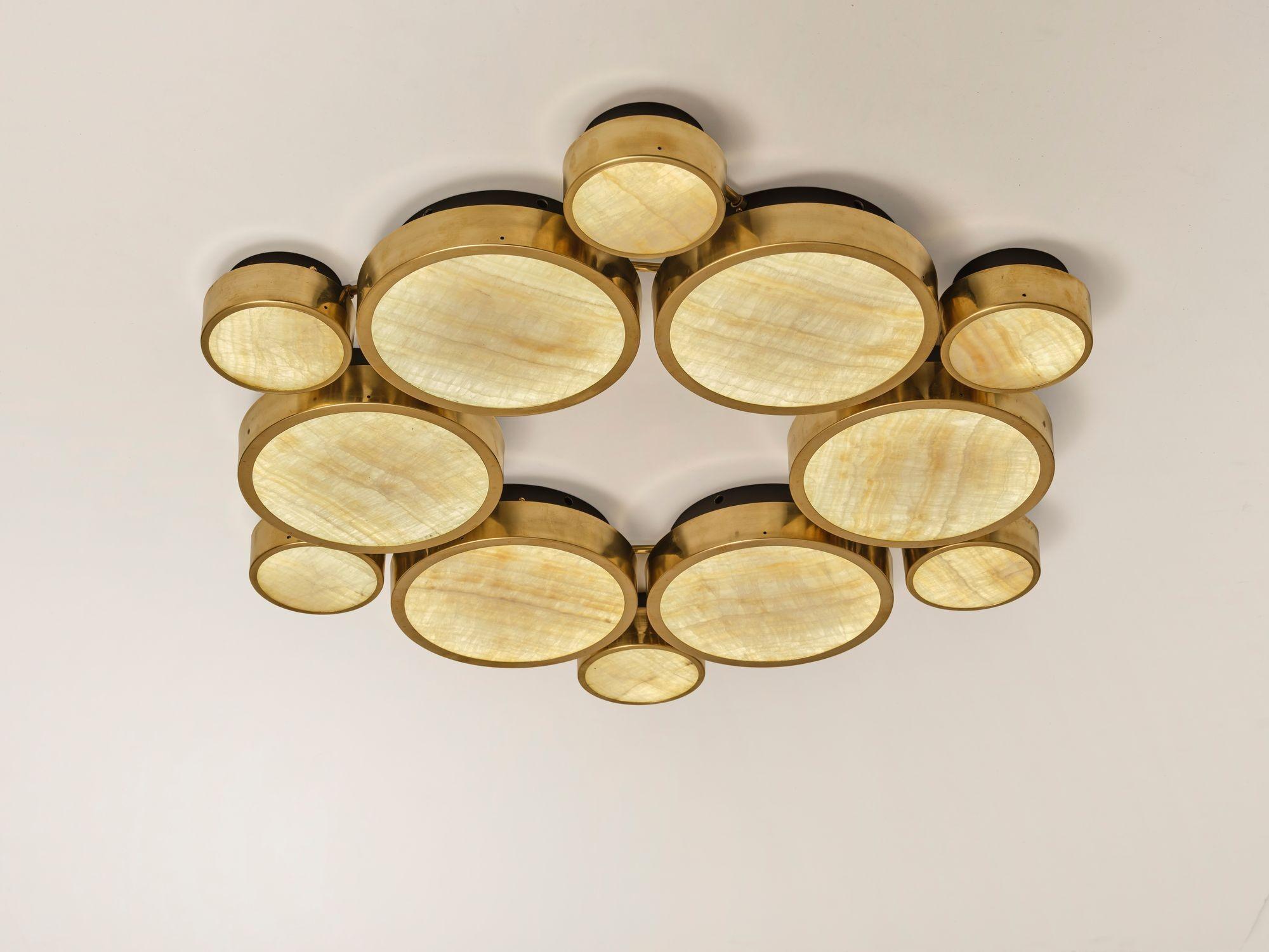 Gran Costellazione Cassiopeia Messing Onyx Flush Mount Kronleuchter Piattelli design (Moderne der Mitte des Jahrhunderts) im Angebot