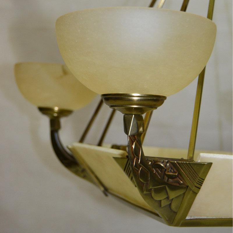 French Large Art Deco Lamp in Bronze and Alabaster, 1920s For Sale