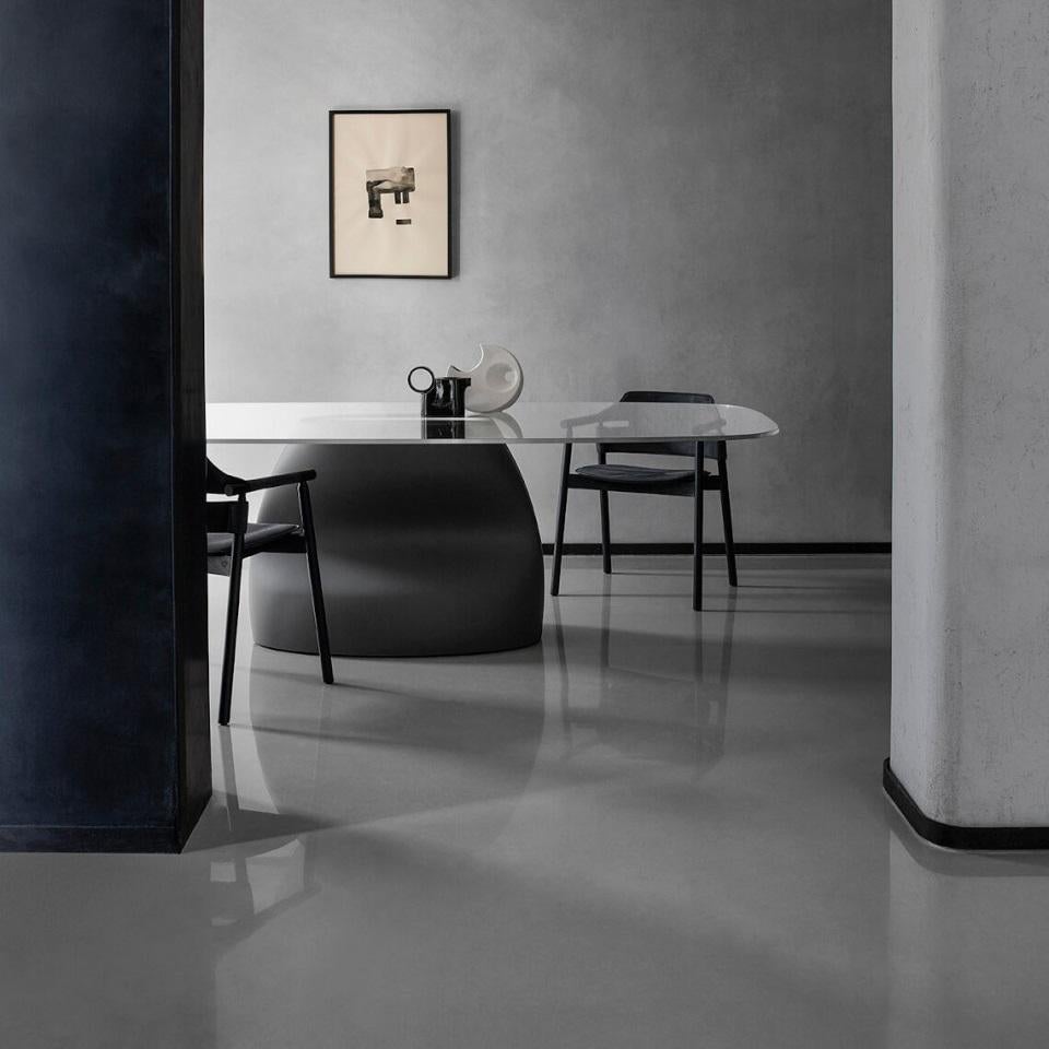 Mesa fija Gran Sasso con base escultural Diseñador italiano Andrea Lucatello Italiano en venta