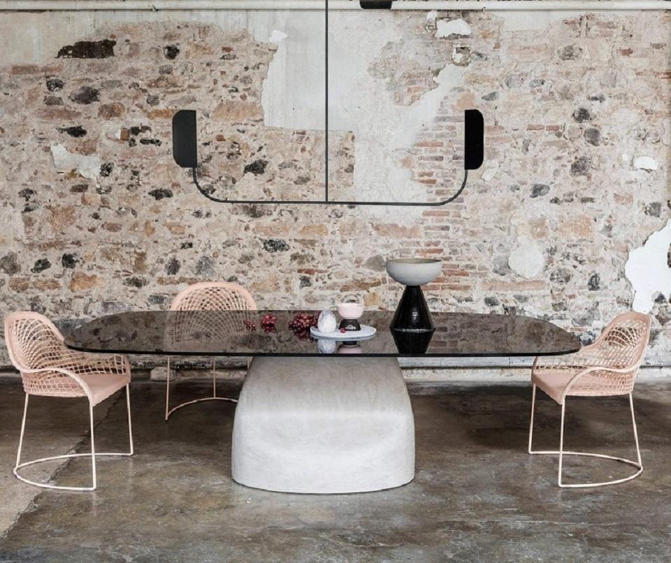 Mesa fija Gran Sasso con base escultural Diseñador italiano Andrea Lucatello Siglo XXI y contemporáneo en venta