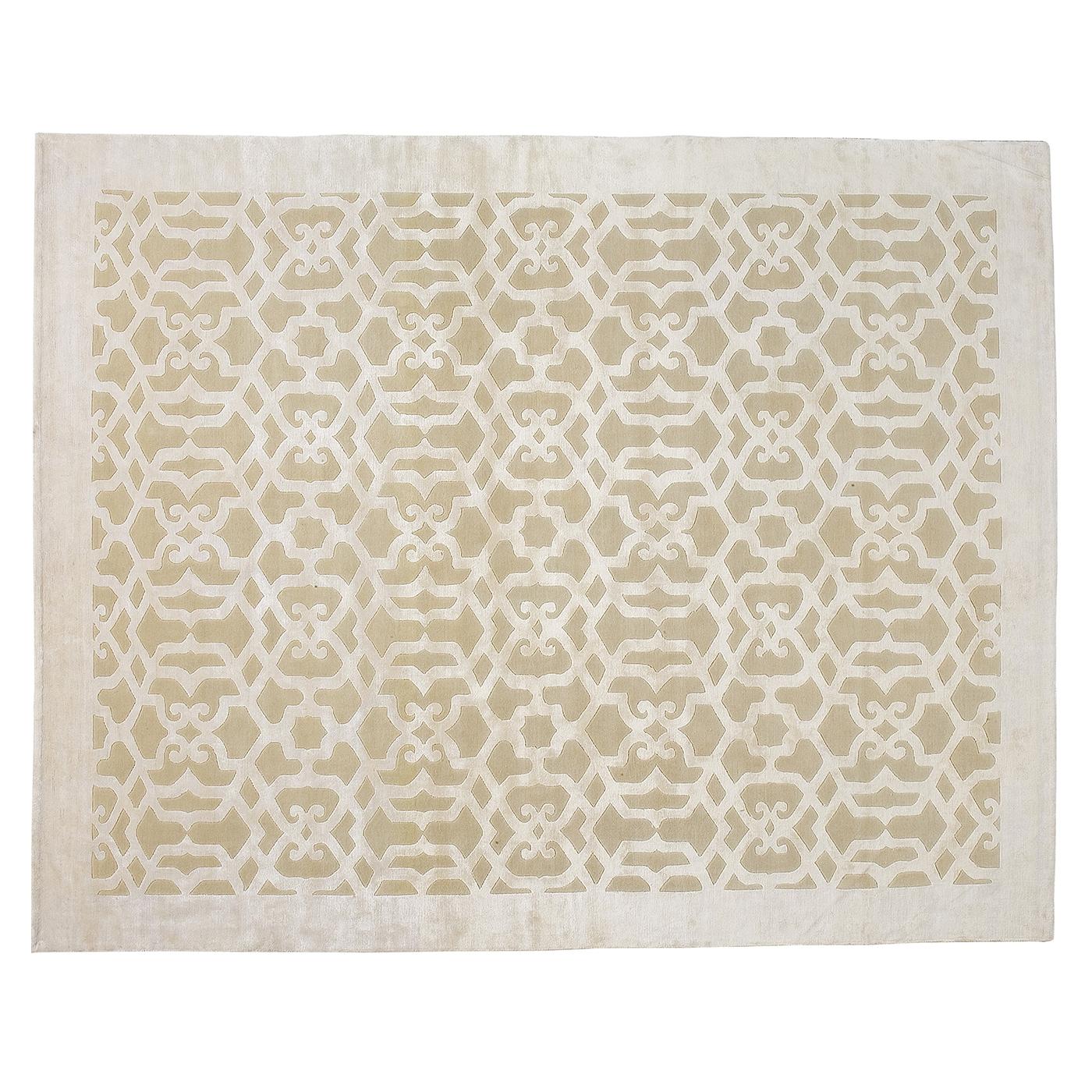This delightful rug flaunts a delicate design (H .07 cm) inspired by the wrought-iron works that used to adorn noble palaces in Andalusia during the Arabian domination. Defly hand-knotted by Nepalese master weavers using 50% silk and 50% Himalayan