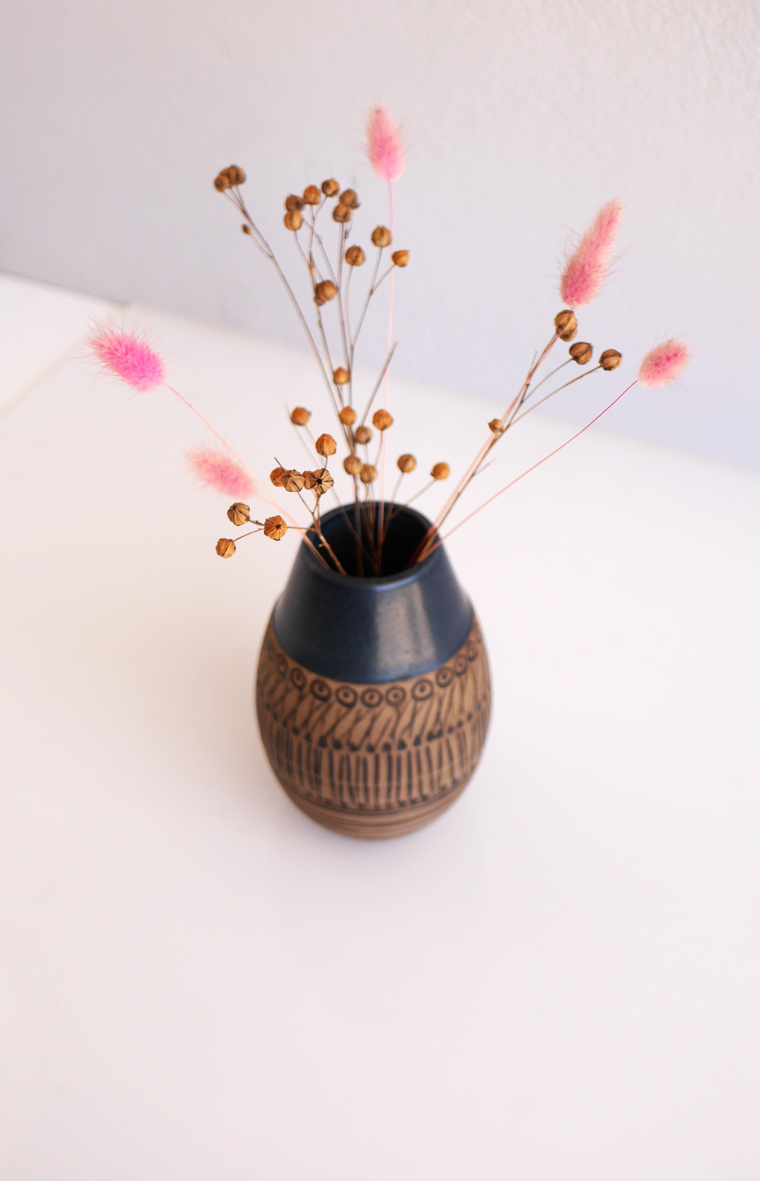 'Granada' vase by Lisa Larson for Gustavsberg, Sweden. In Good Condition In Skarpnäck, SE