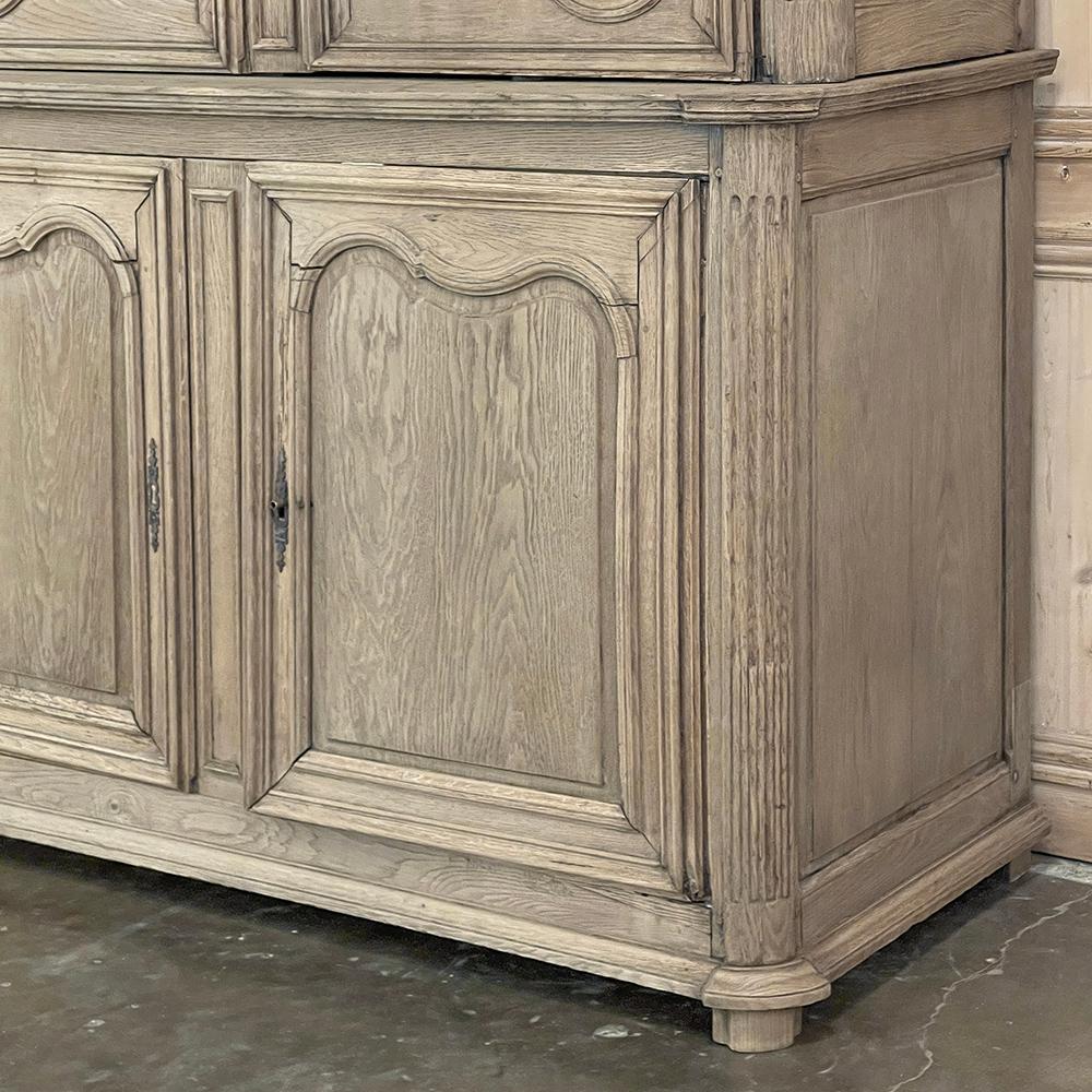 Grand 18th Century Country French Buffet a Deux Corps in Stripped Oak For Sale 8