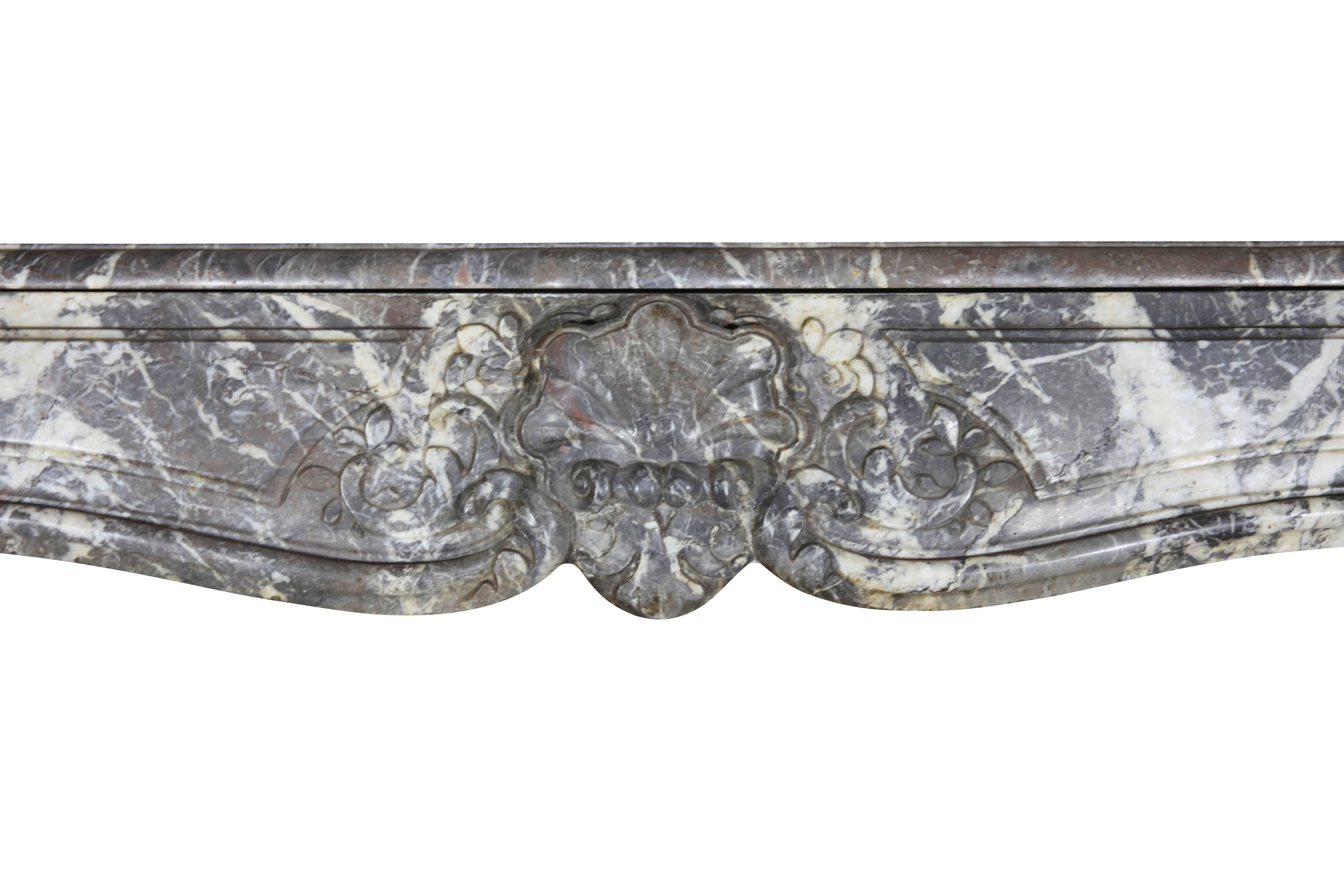 Gran Marco de Chimenea Antiguo de Mármol Gris Saint-Anne del Siglo XVIII Luis XV en venta