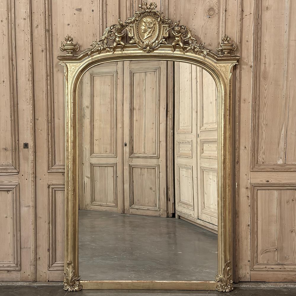 Fait main Grand miroir doré d'époque Napoléon III, 19e siècle, France en vente