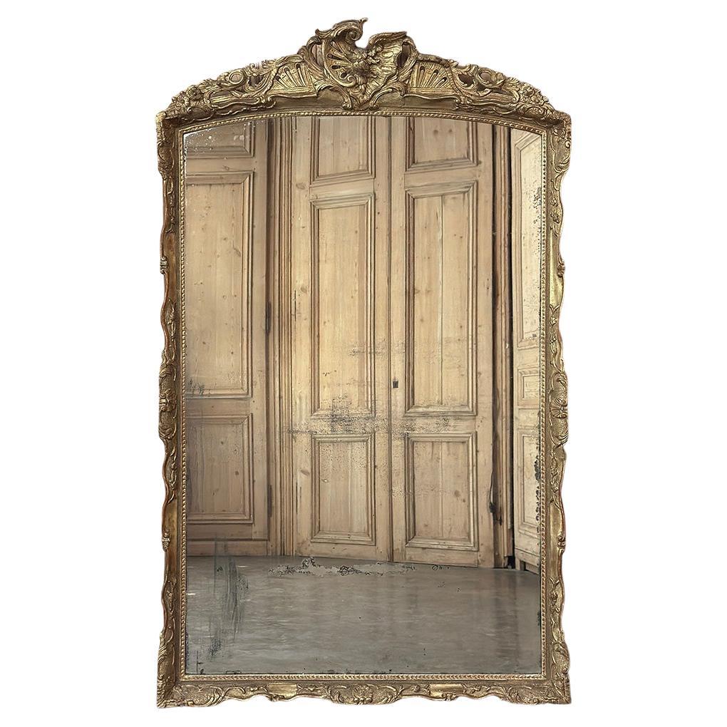 Grand 19. Jahrhundert Französisch Napoleon III Periode Giltwood Mantel ~ Floor Mirror ist ein herrlicher Ausdruck des Rokoko-Stil, einer der vielen historischen Stile, die während der Herrschaft des letzten Kaisers von Frankreich wiederbelebt