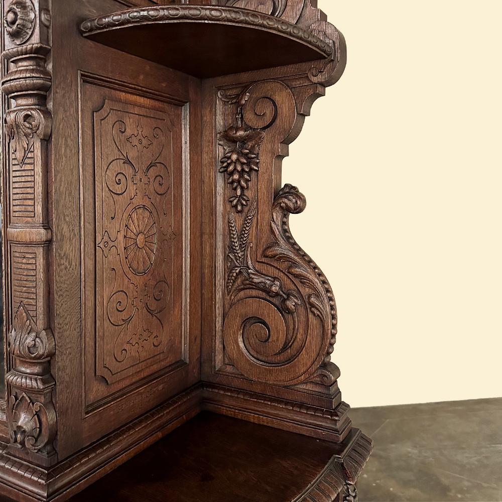 Grand 19th Century  French Renaissance Revival Hunt Bookcase For Sale 7
