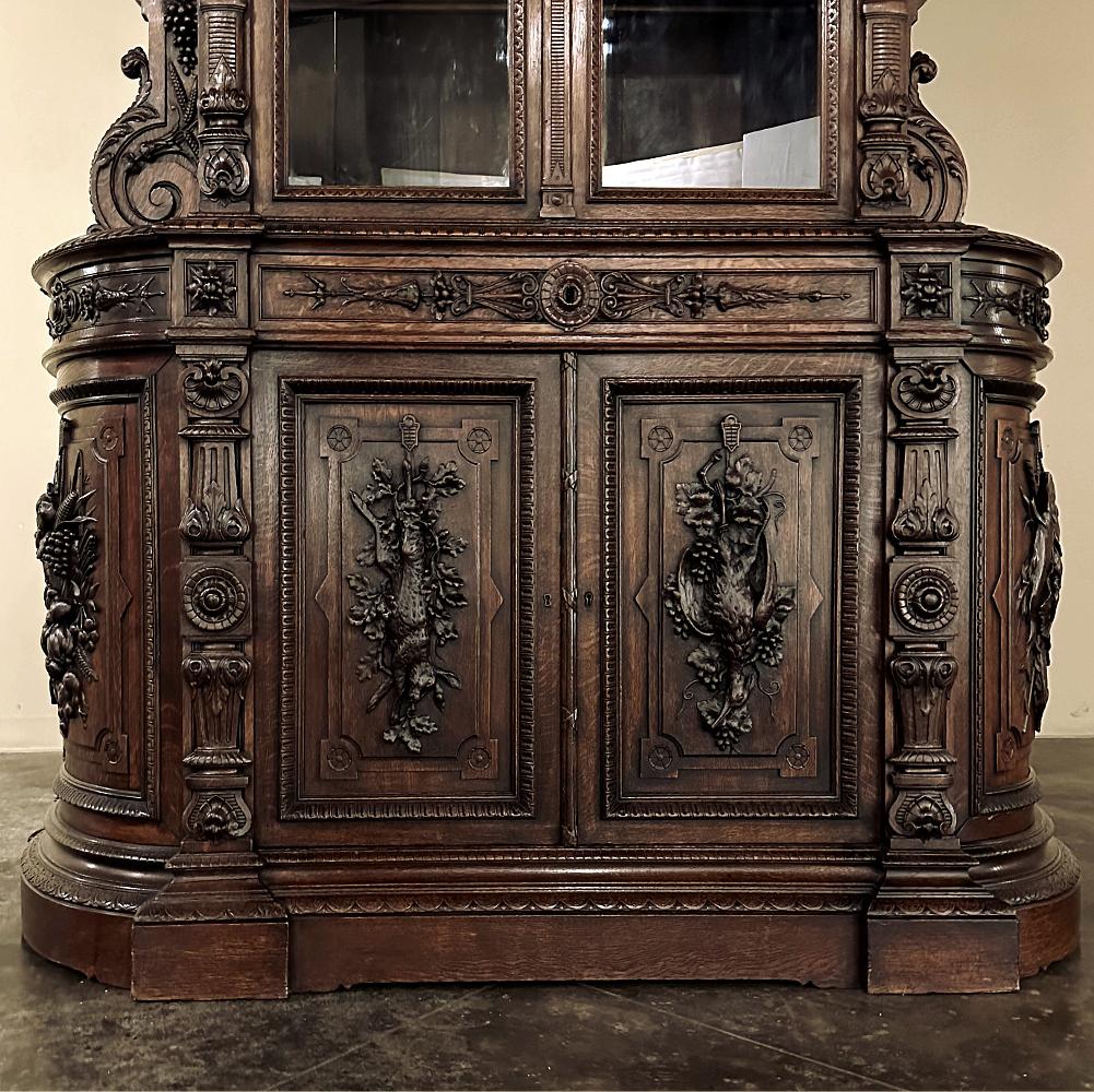 Grand 19th Century  French Renaissance Revival Hunt Bookcase For Sale 3