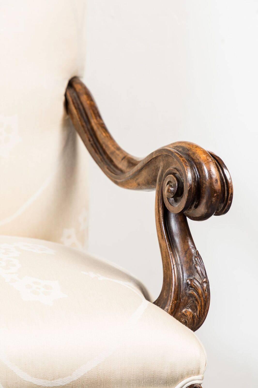 Sculpté à la main Grands fauteuils de salon du XIXe siècle en vente