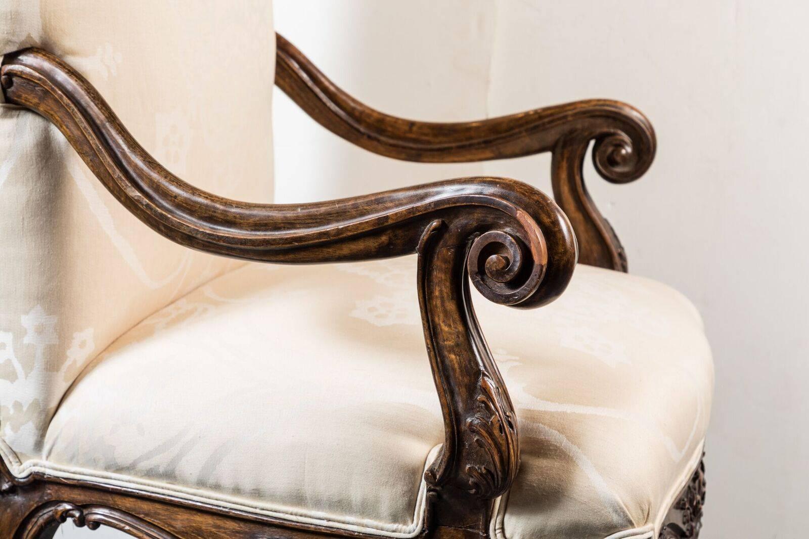 Noyer Grands fauteuils de salon du XIXe siècle en vente