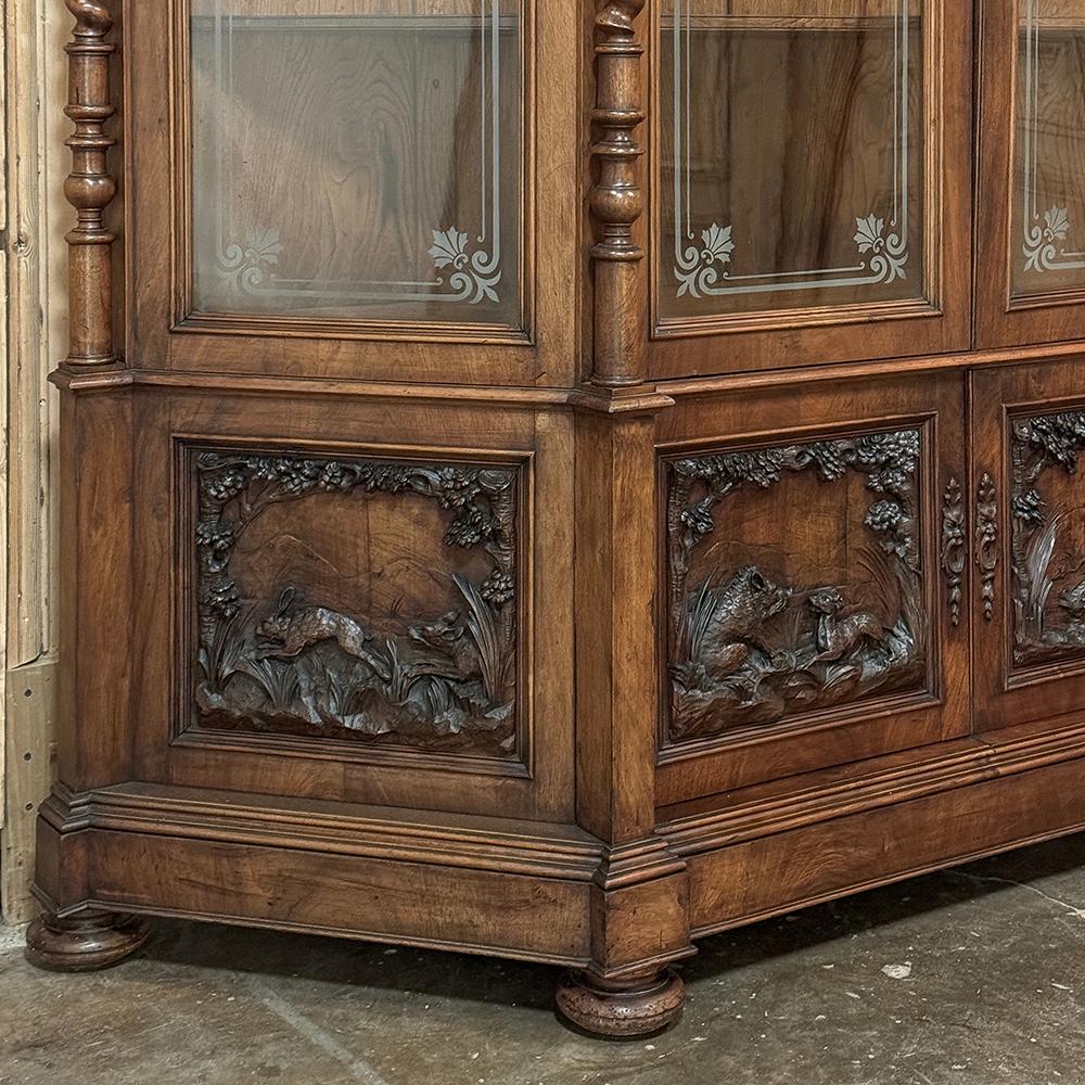 Grand 19th Century Italian Renaissance Walnut Bookcase For Sale 7