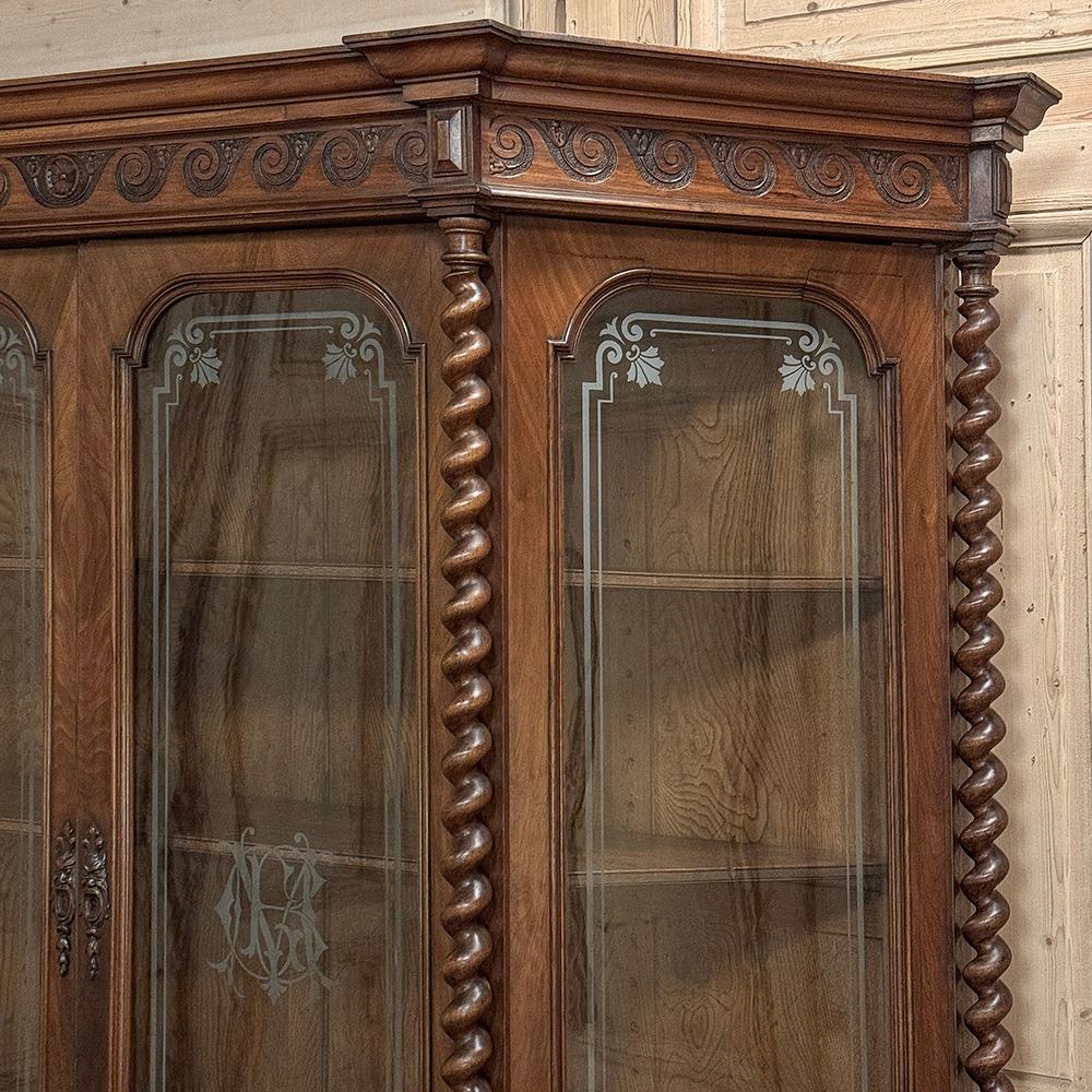 Grand 19th Century Italian Renaissance Walnut Bookcase For Sale 11