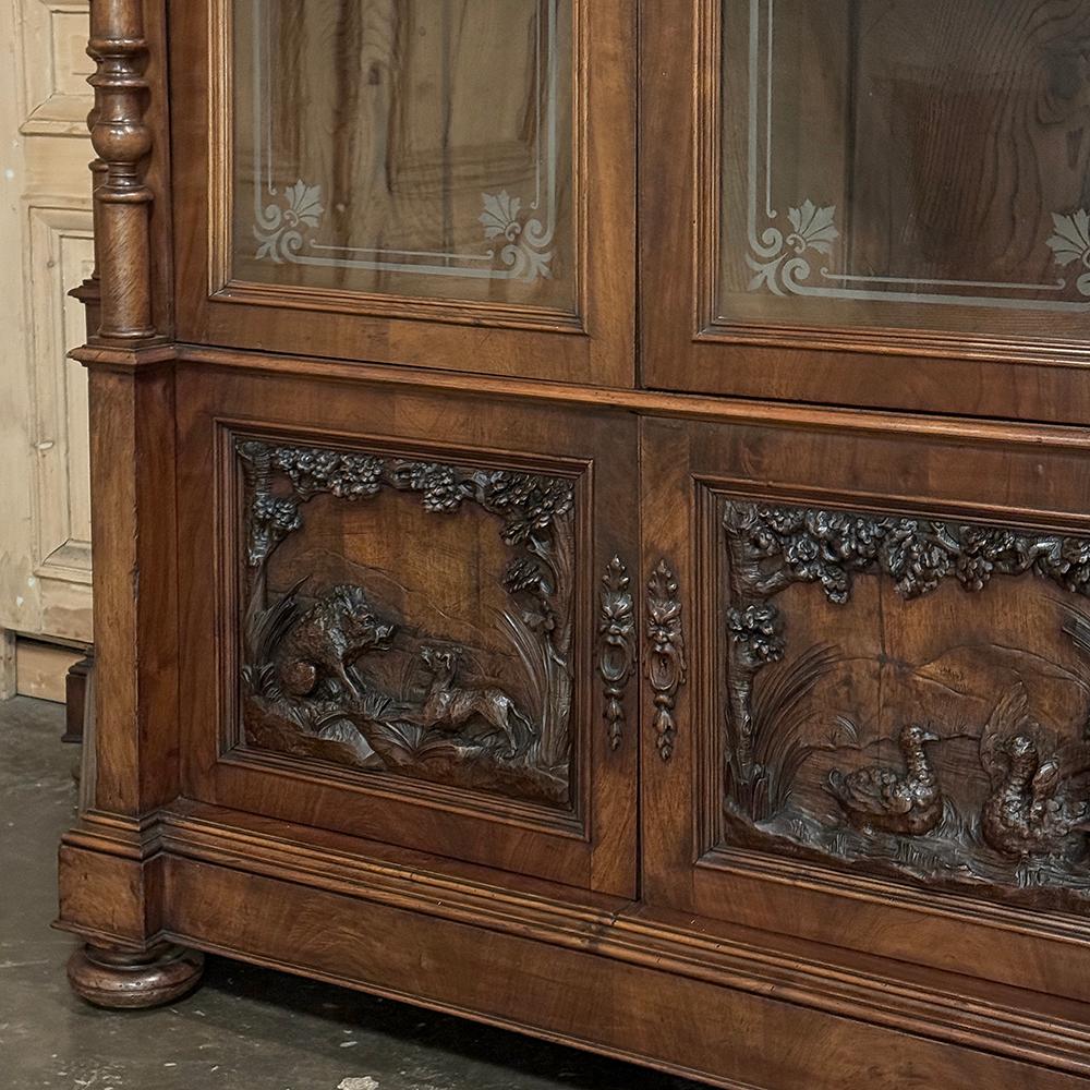 Grand 19th Century Italian Renaissance Walnut Bookcase For Sale 14