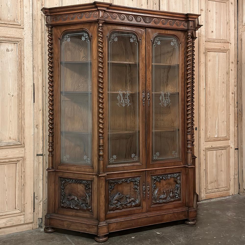 Hand-Carved Grand 19th Century Italian Renaissance Walnut Bookcase For Sale