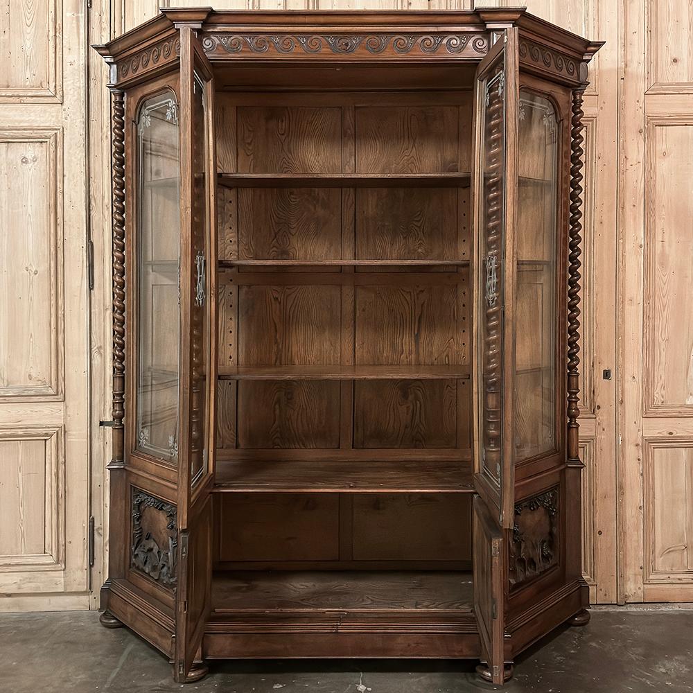 Glass Grand 19th Century Italian Renaissance Walnut Bookcase For Sale