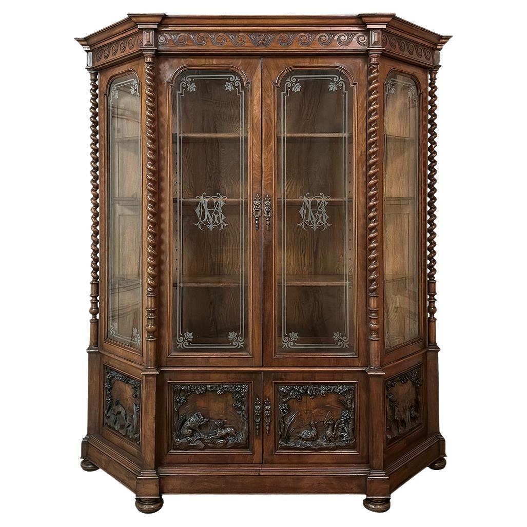 Grand 19th Century Italian Renaissance Walnut Bookcase For Sale