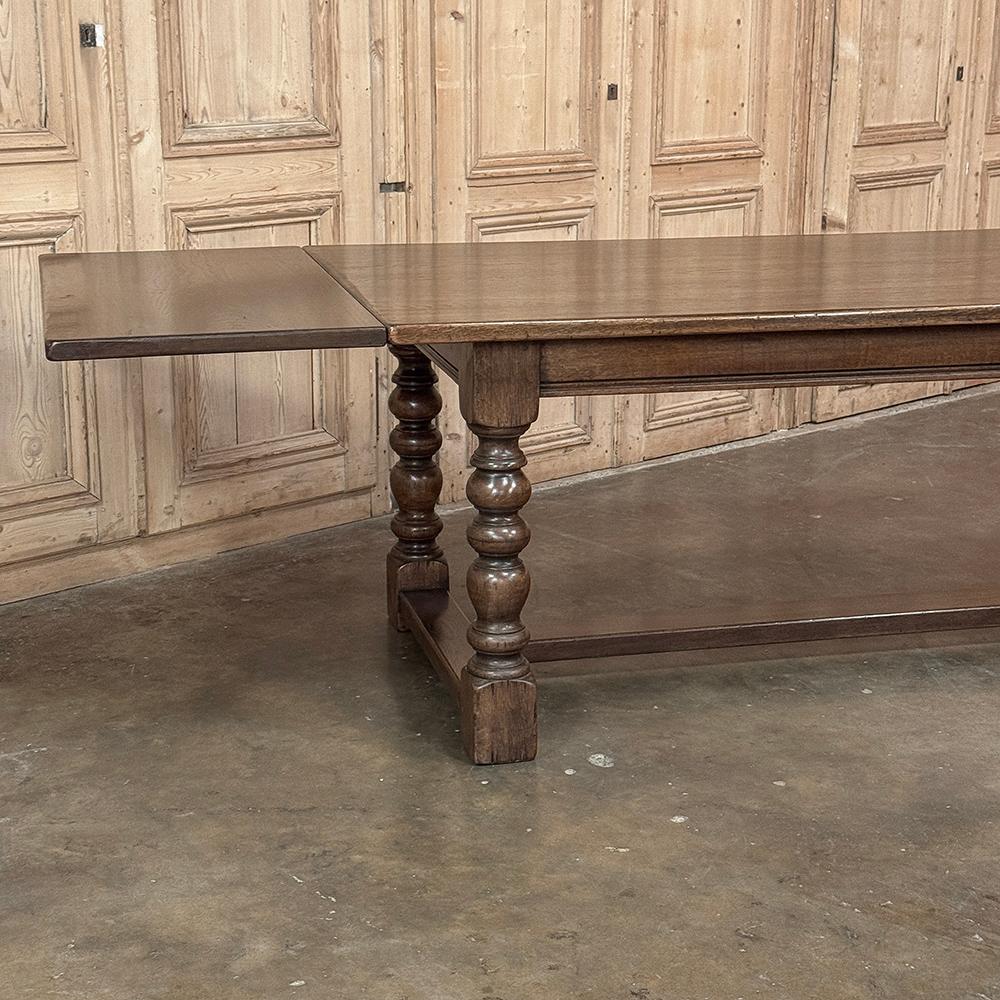 Grand Antique Banquet Table with Two Leaves and Turned Legs For Sale 2