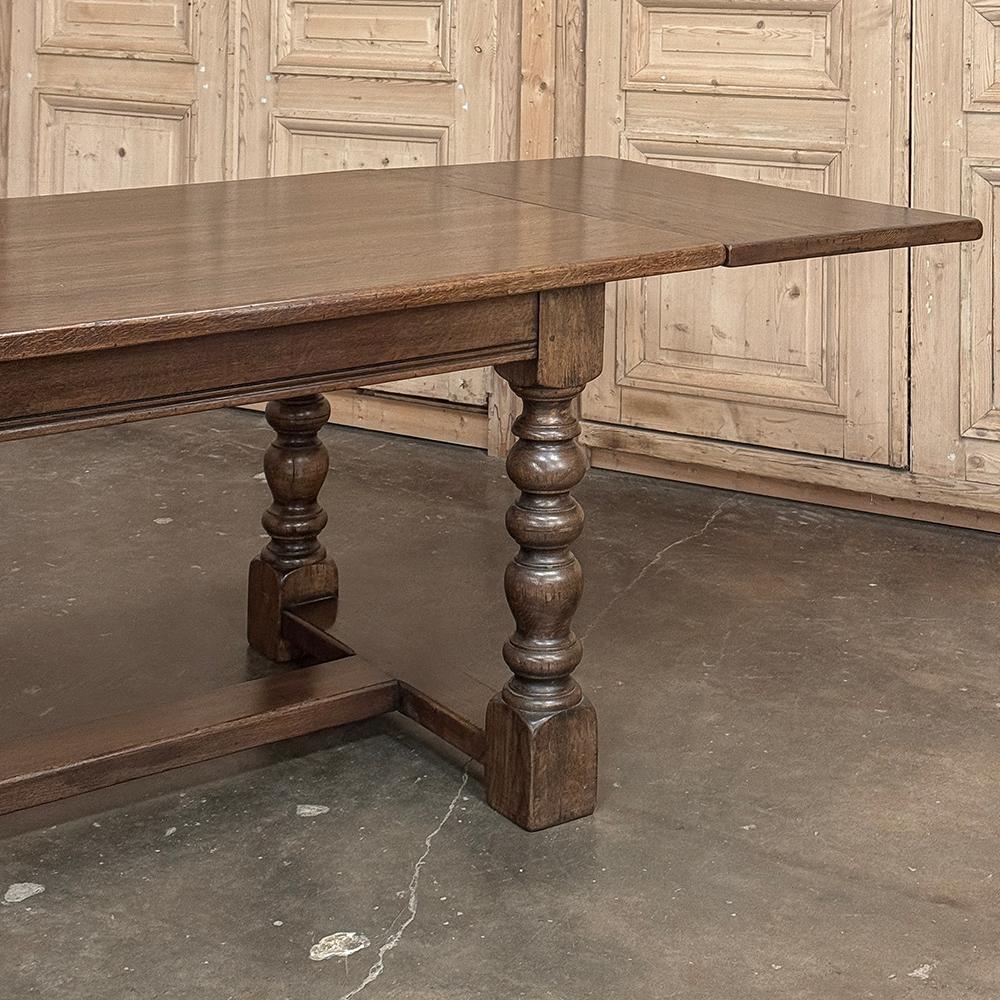 Grand Antique Banquet Table with Two Leaves and Turned Legs For Sale 4