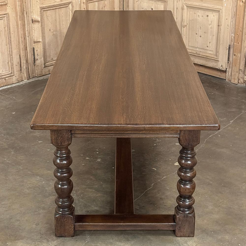 Grand Antique Banquet Table with Two Leaves and Turned Legs For Sale 5