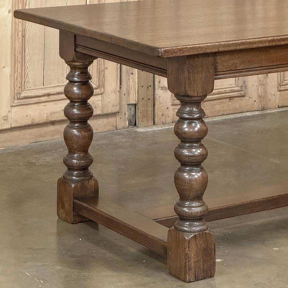 Grand Antique Banquet Table with Two Leaves and Turned Legs For Sale 6