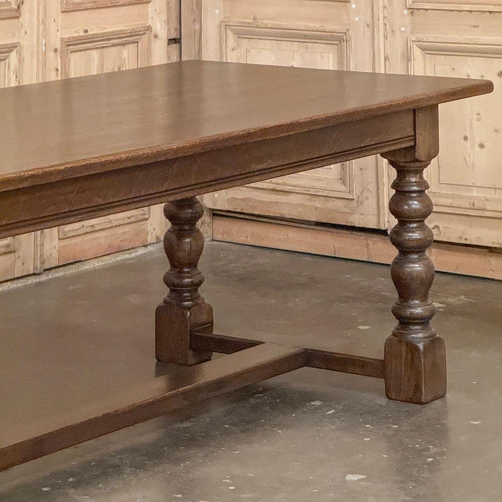 Grand Antique Banquet Table with Two Leaves and Turned Legs For Sale 7