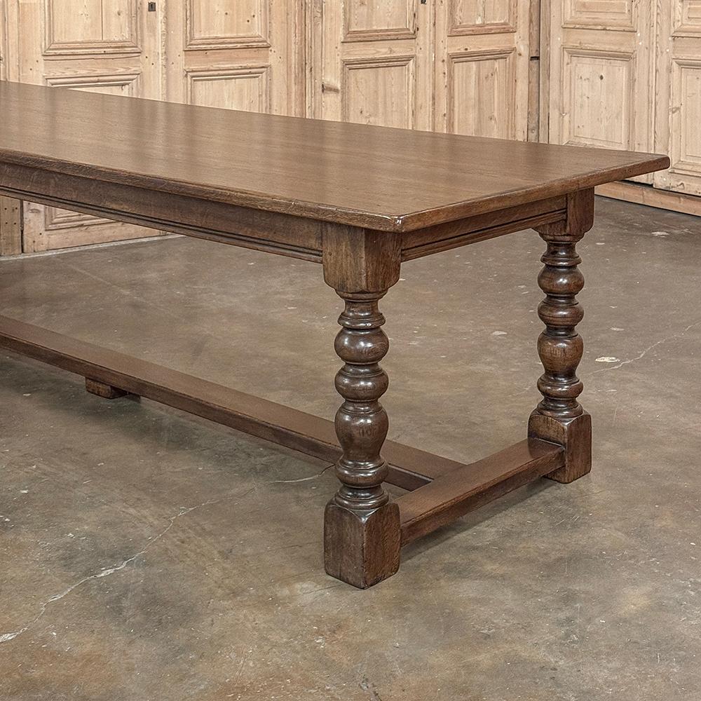 Grand Antique Banquet Table with Two Leaves and Turned Legs For Sale 8