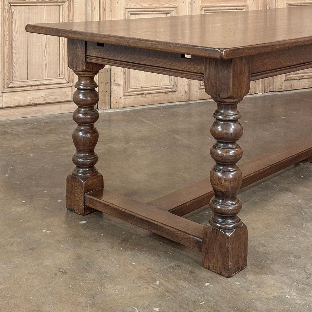 Grand Antique Banquet Table with Two Leaves and Turned Legs For Sale 10
