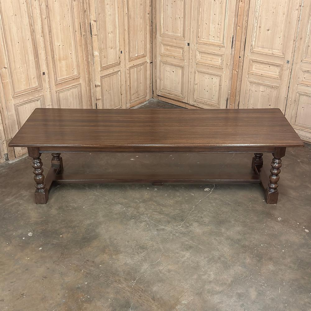 Grand Antique Banquet Table with Two Leaves and Turned Legs In Good Condition For Sale In Dallas, TX