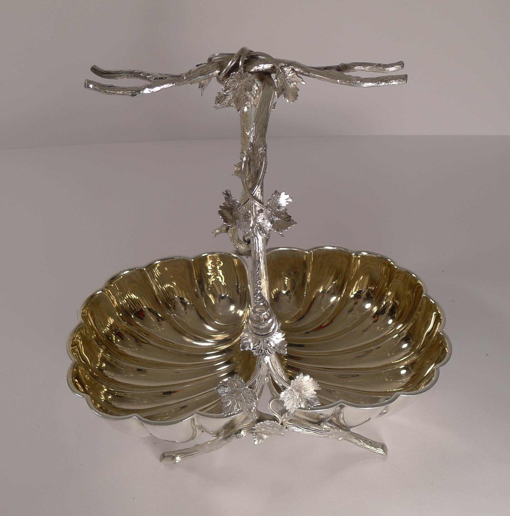 Grand Antique English Grape Dish by Mappin & Webb, Reg. 1887 In Good Condition In Bath, GB