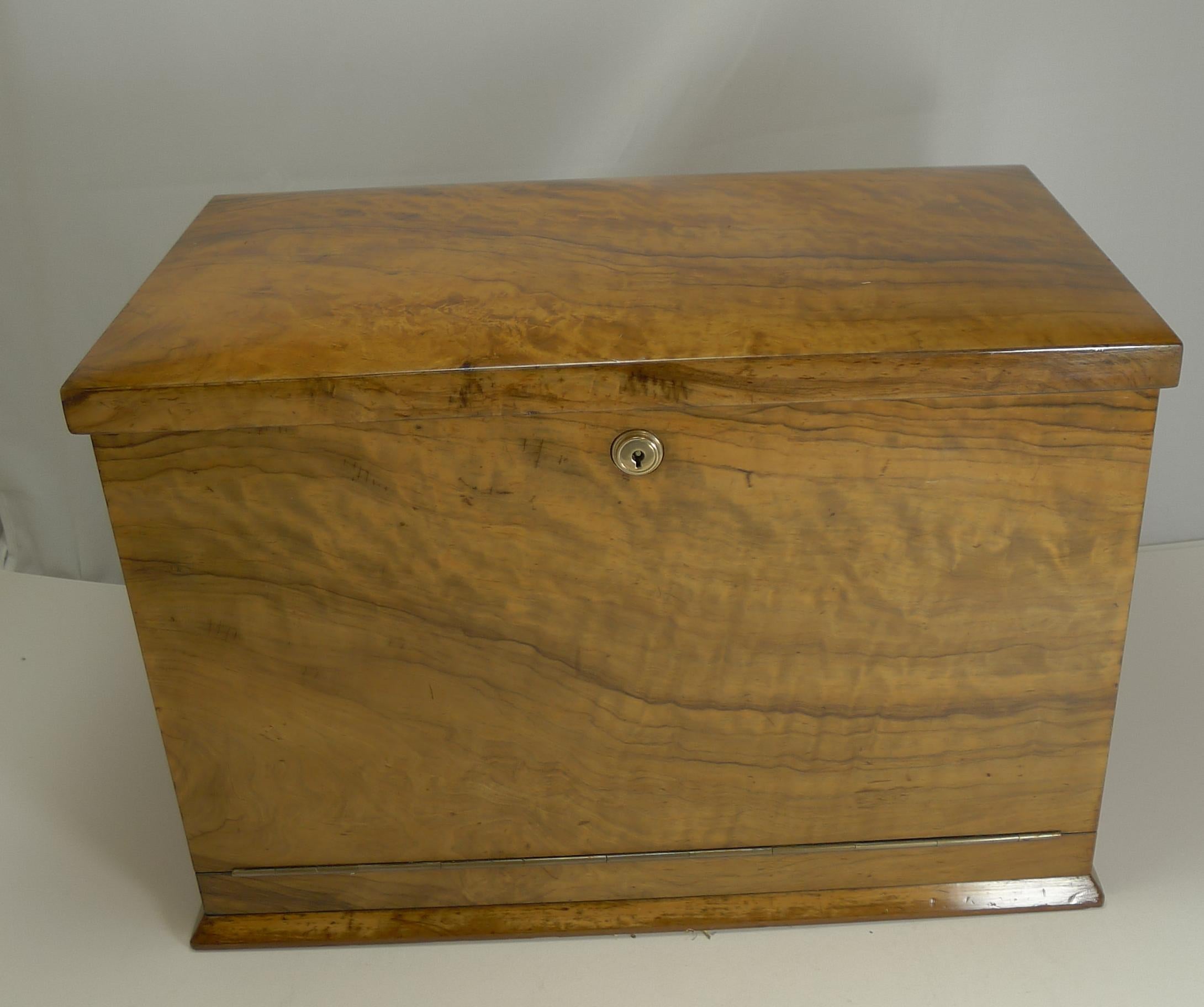 Grand Antique English Olivewood Writing Box / Cabinet, circa 1890 For Sale 6