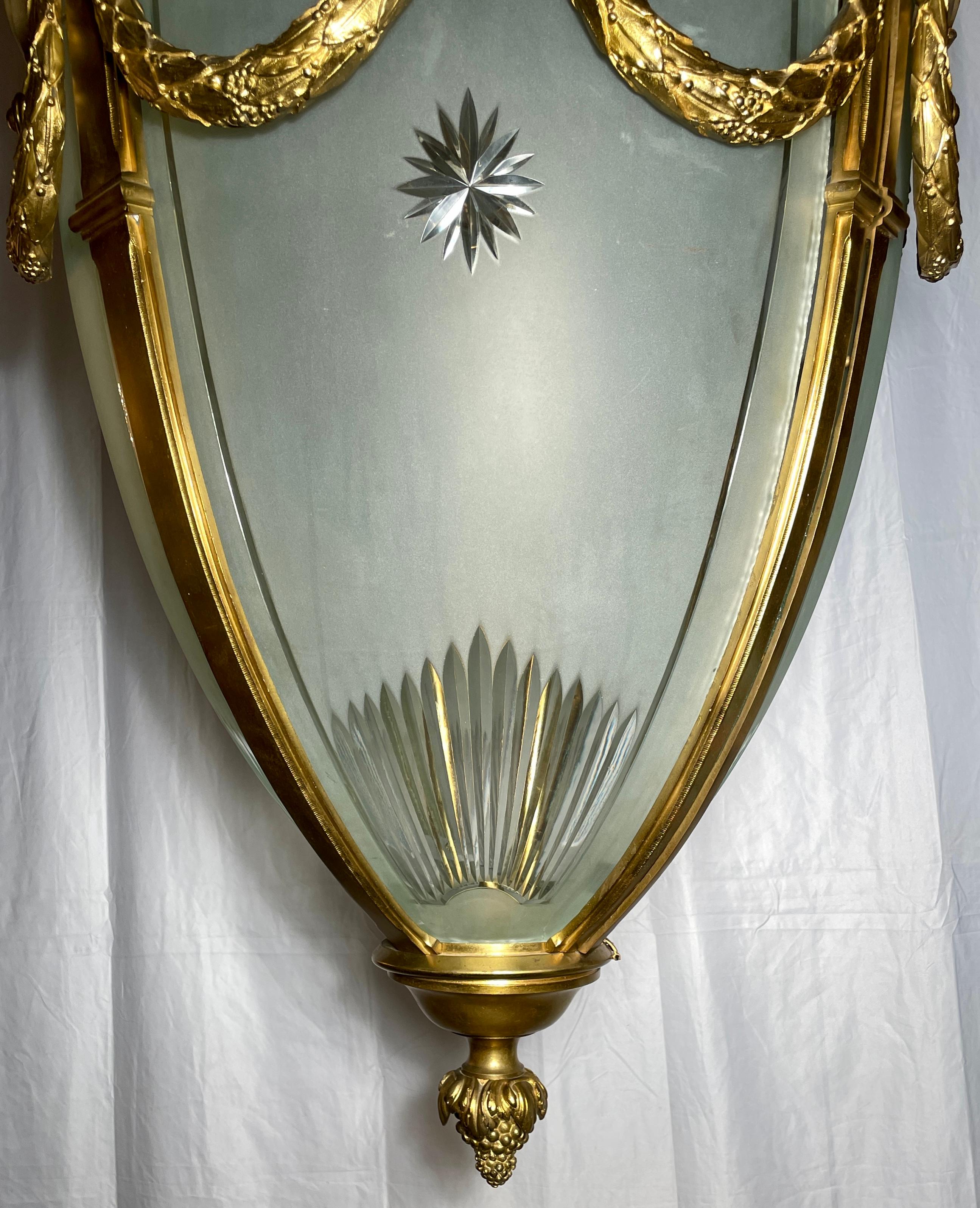 Bronze Grande lanterne ancienne française Belle Époque en bronze doré et verre gravé, vers 1890 en vente