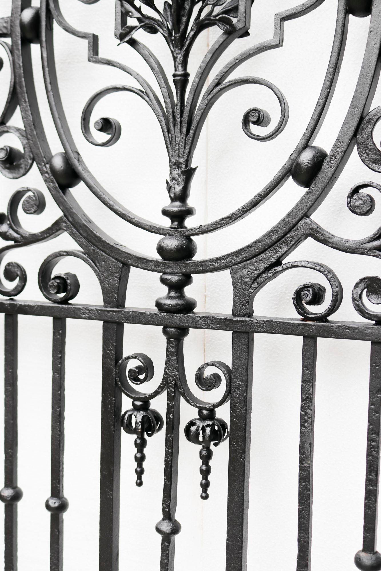 Gran Puerta Georgiana Antigua de Hierro Forjado en venta 1